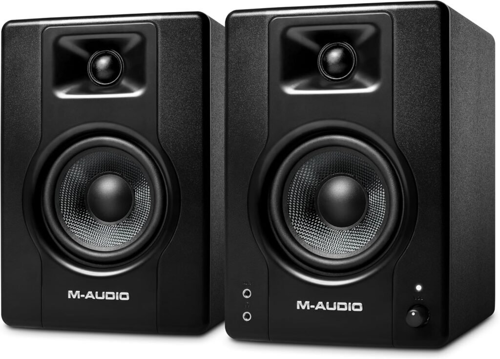 O M-Audio BX4 é um dos monitores de estúdio mais procurados por quem deseja qualidade sonora profissional em um formato compacto. Ele foi desenvolvido para atender produtores musicais, criadores de conteúdo, streamers e até gamers que buscam áudio fiel sem investir em equipamentos gigantes. Neste artigo completo, vamos analisar os principais pontos do BX4, seus diferenciais, prós e contras, além de comparações com concorrentes diretos.